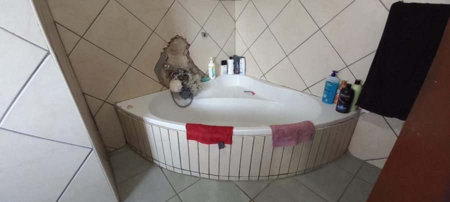 3 Bedroom Property for Sale in Roosheuwel North West